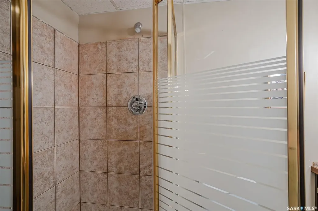 444 Q Avenue N Saskatoon SK S7L 2Y1