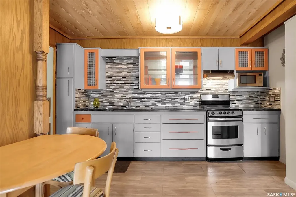444 Q Avenue N Saskatoon SK S7L 2Y1