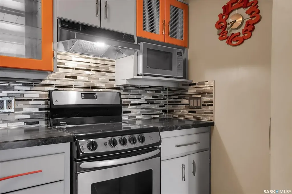 444 Q Avenue N Saskatoon SK S7L 2Y1