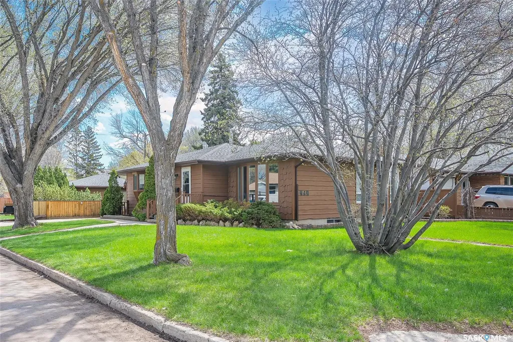 444 Q Avenue N Saskatoon SK S7L 2Y1