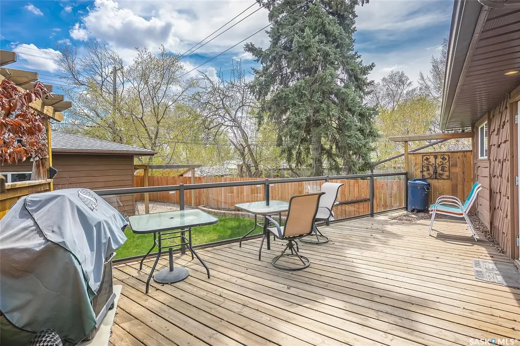 444 Q Avenue N Saskatoon SK S7L 2Y1