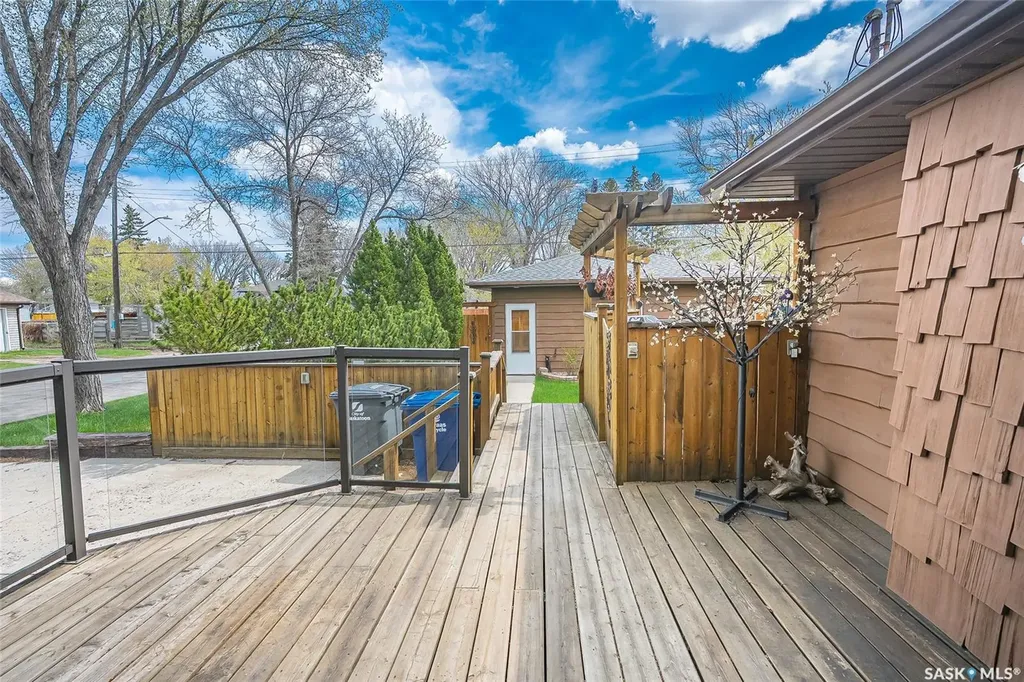 444 Q Avenue N Saskatoon SK S7L 2Y1