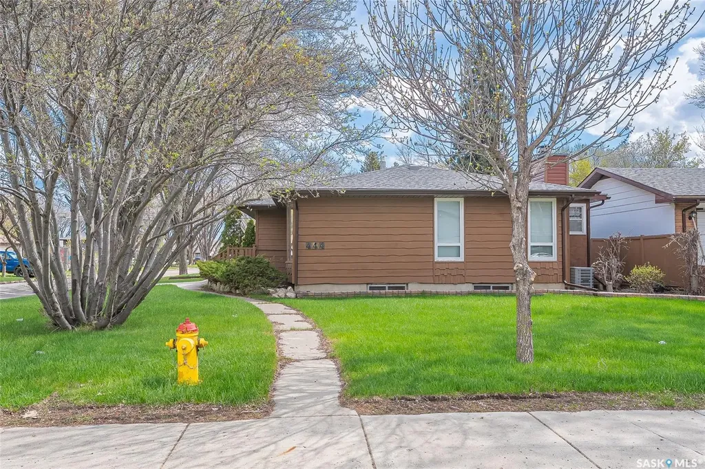 444 Q Avenue N Saskatoon SK S7L 2Y1