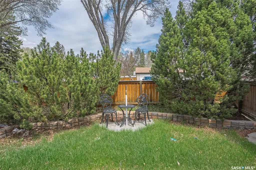 444 Q Avenue N Saskatoon SK S7L 2Y1