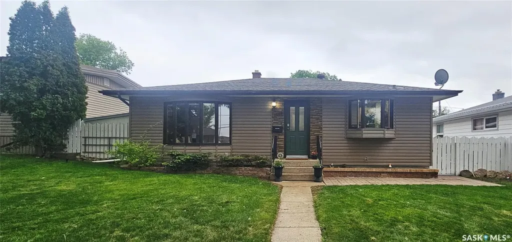 1406 Ashley Drive Swift Current SK S9H 1N5