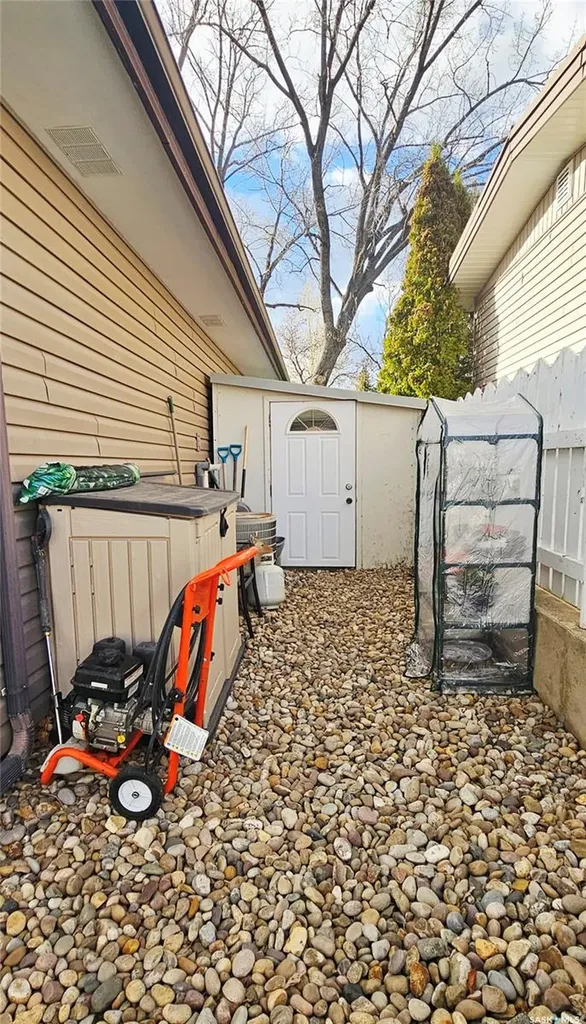 1406 Ashley Drive Swift Current SK S9H 1N5