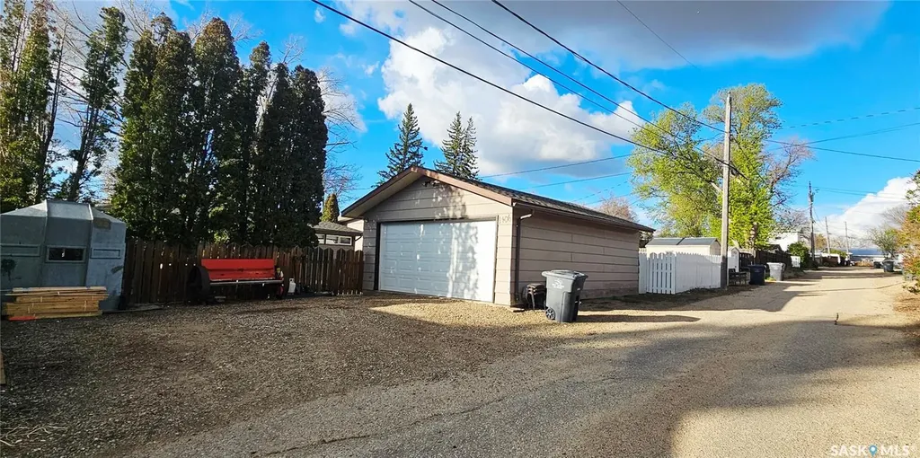 1406 Ashley Drive Swift Current SK S9H 1N5