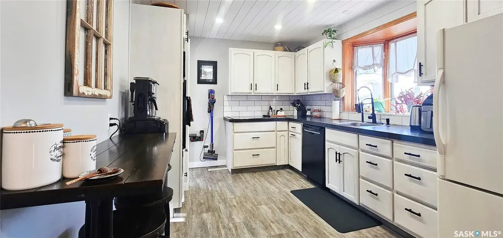 1406 Ashley Drive Swift Current SK S9H 1N5