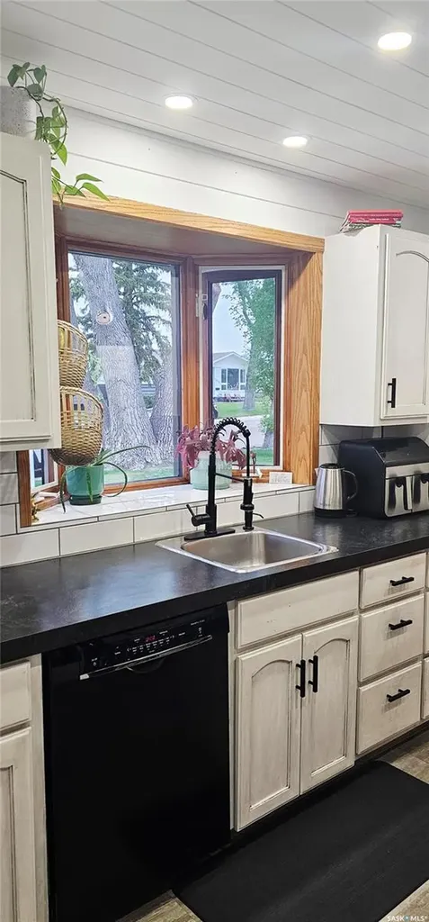 1406 Ashley Drive Swift Current SK S9H 1N5