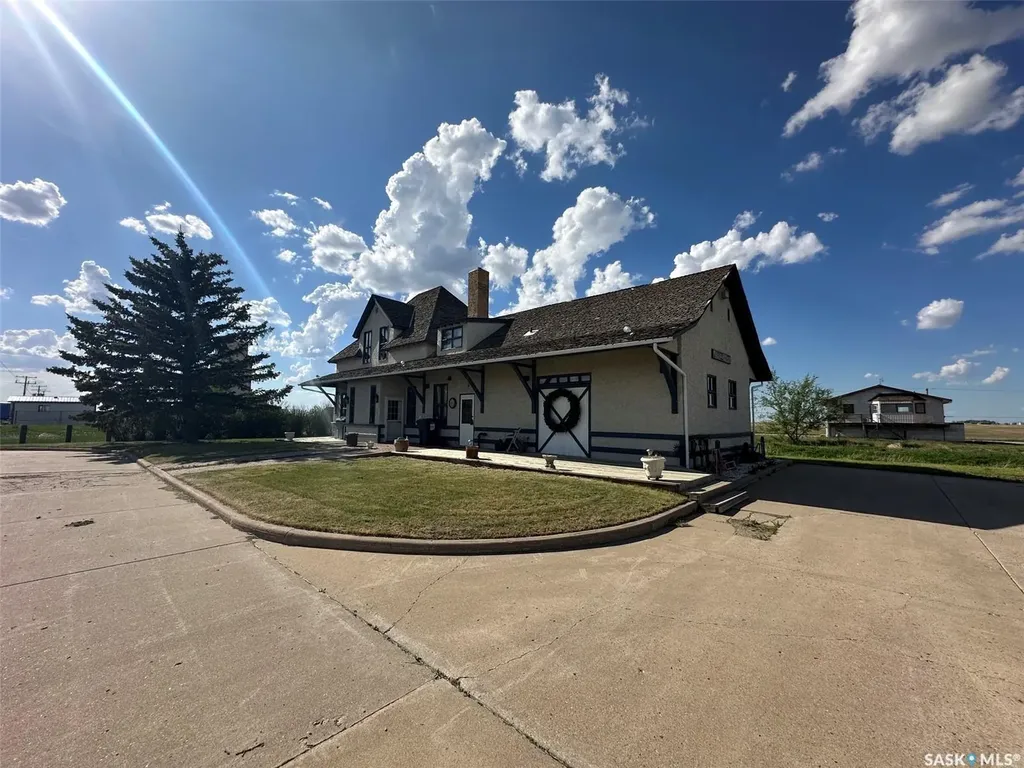 700 Main Street E Gravelbourg SK S0H 1X0