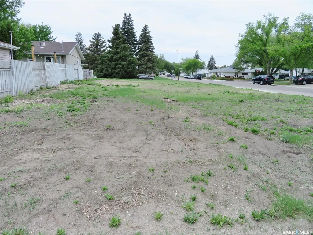 2301 Mckinnon Avenue S Saskatoon SK S7J 1N7