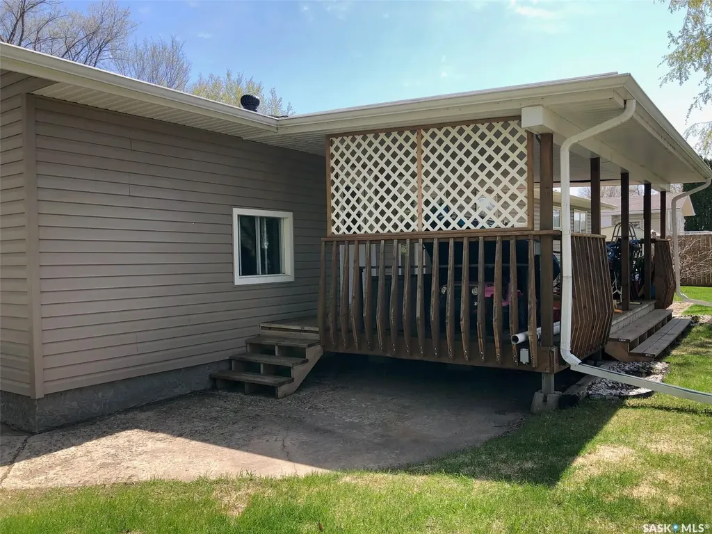 727 4th Street Canora SK S0A 0L0