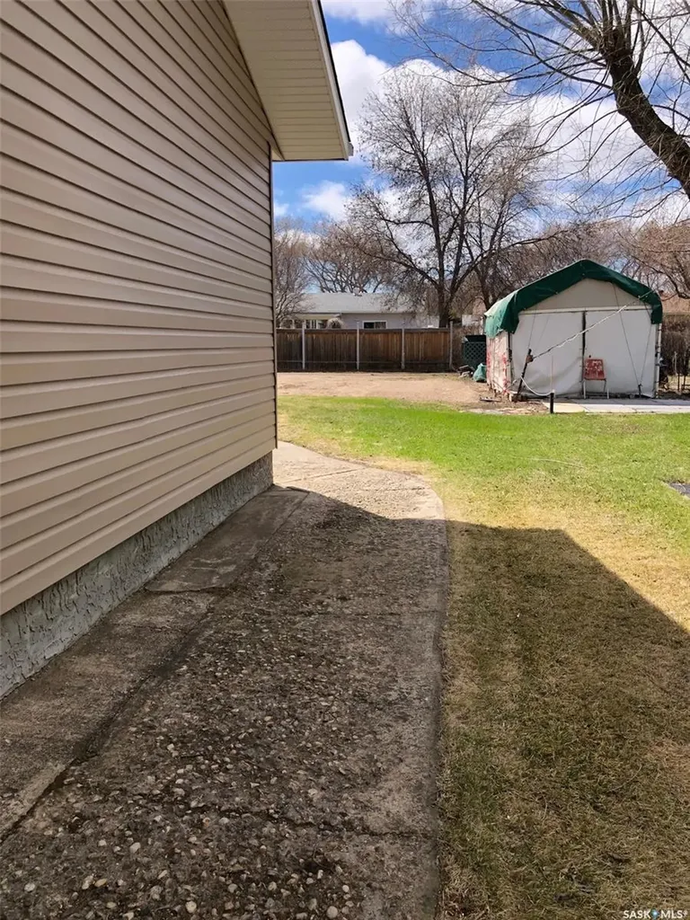 727 4th Street Canora SK S0A 0L0