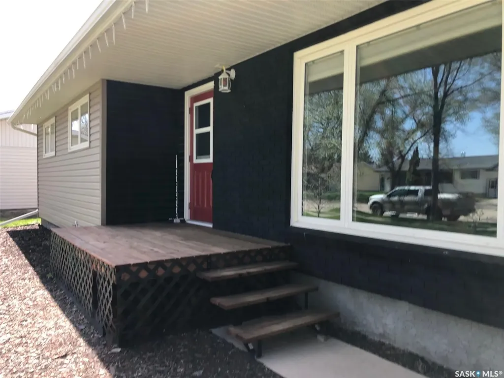 727 4th Street Canora SK S0A 0L0