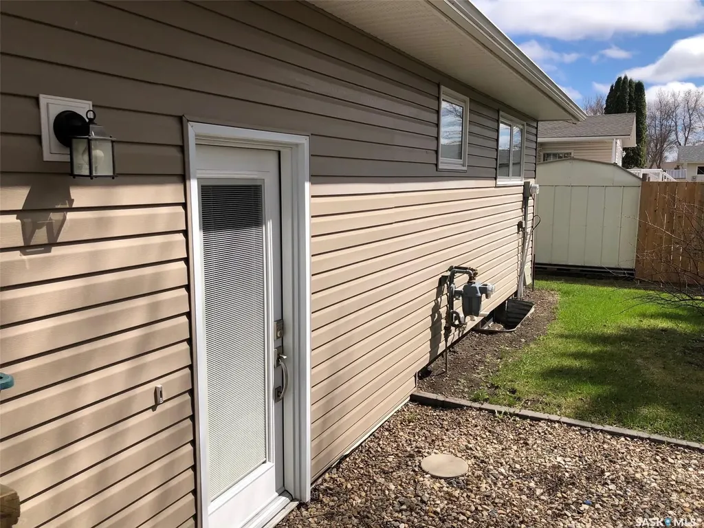 727 4th Street Canora SK S0A 0L0