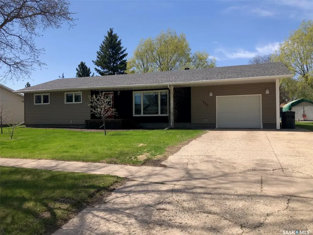 727 4th Street Canora SK S0A 0L0