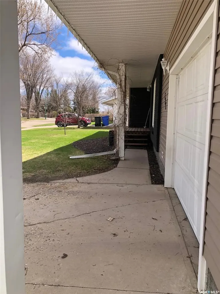 727 4th Street Canora SK S0A 0L0