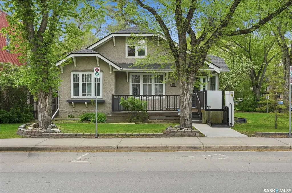 1706 15th Avenue Regina SK S4P 0Z7