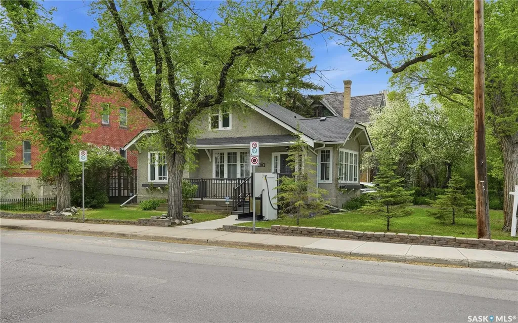 1706 15th Avenue Regina SK S4P 0Z7