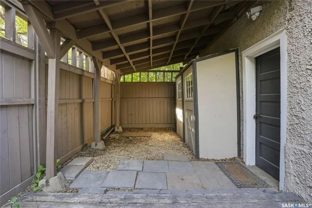 1706 15th Avenue Regina SK S4P 0Z7