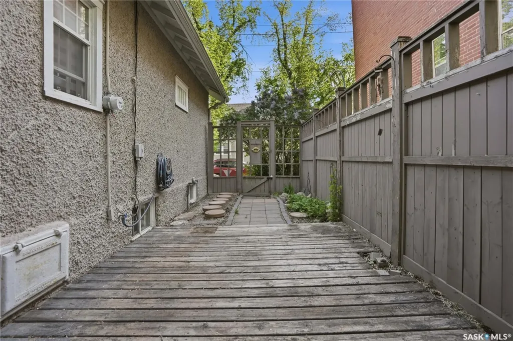 1706 15th Avenue Regina SK S4P 0Z7