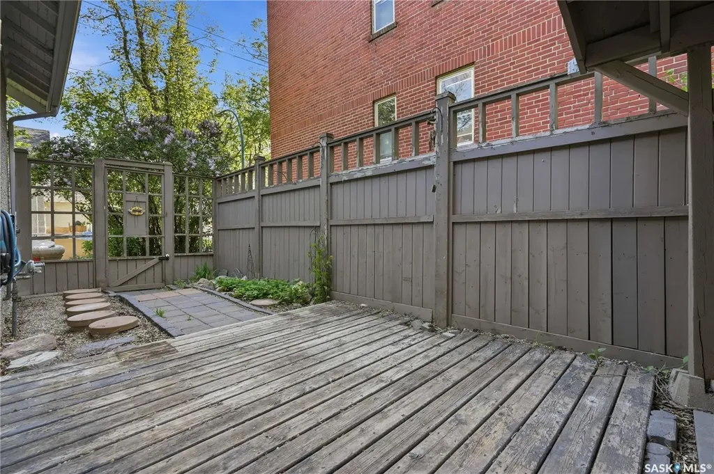 1706 15th Avenue Regina SK S4P 0Z7