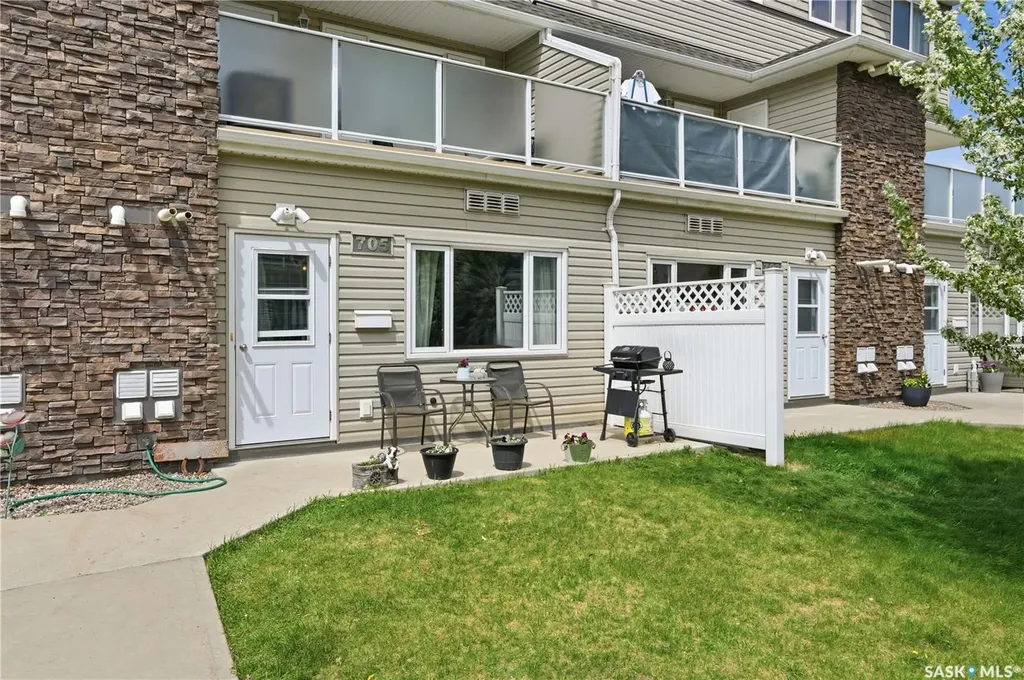 1022 Hampton Circle Saskatoon SK S7R 0K3