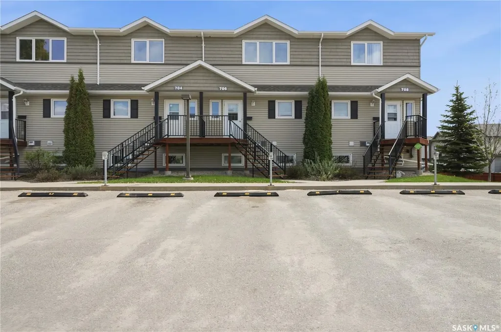 1022 Hampton Circle Saskatoon SK S7R 0K3