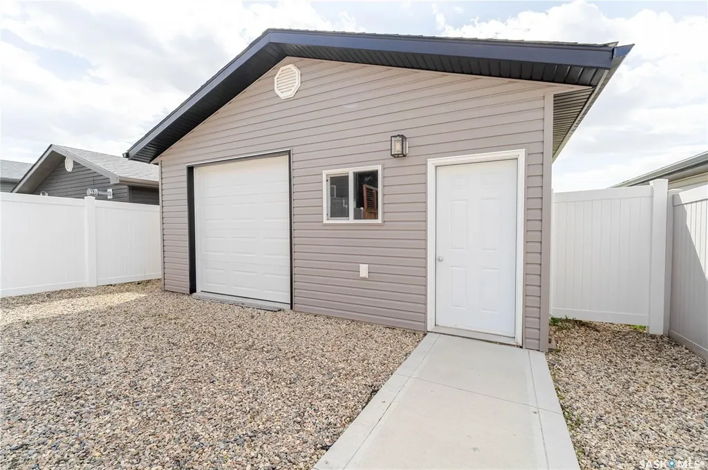 1750 11th Avenue NW Moose Jaw SK S6J 0B3