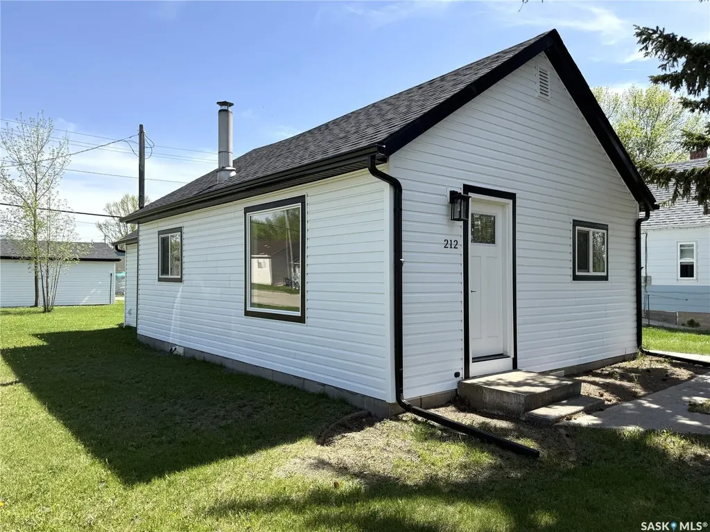 212 Garfield Street Davidson SK S0G 1A0