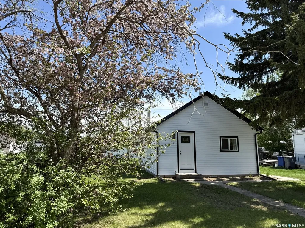 212 Garfield Street Davidson SK S0G 1A0