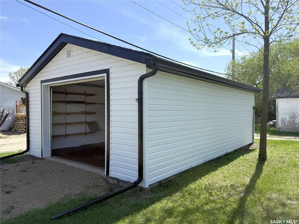 212 Garfield Street Davidson SK S0G 1A0