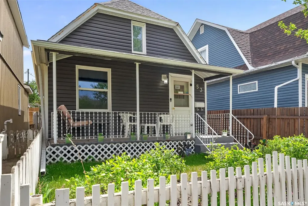 53 Lillooet Street E Moose Jaw SK S6H 4S3