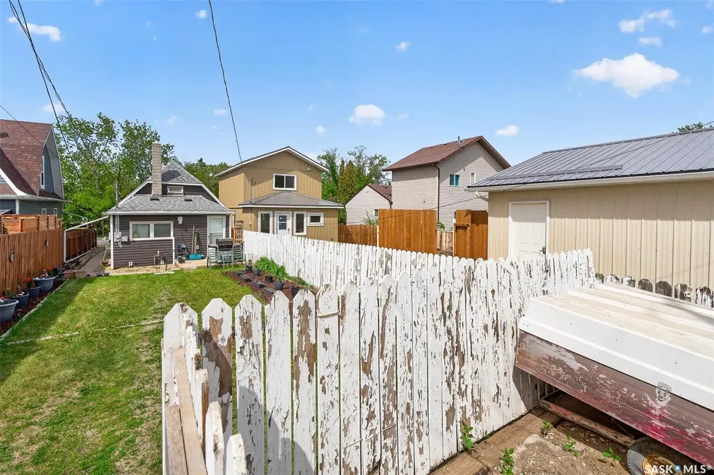 53 Lillooet Street E Moose Jaw SK S6H 4S3