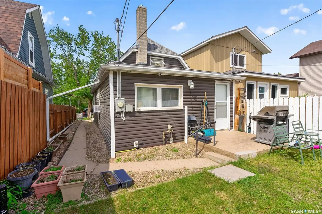 53 Lillooet Street E Moose Jaw SK S6H 4S3