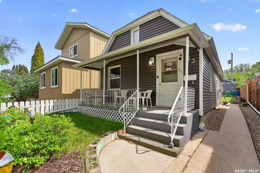 53 Lillooet Street E Moose Jaw SK S6H 4S3