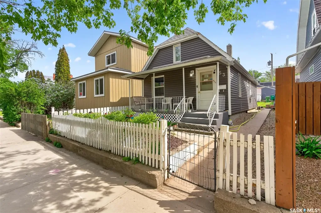 53 Lillooet Street E Moose Jaw SK S6H 4S3