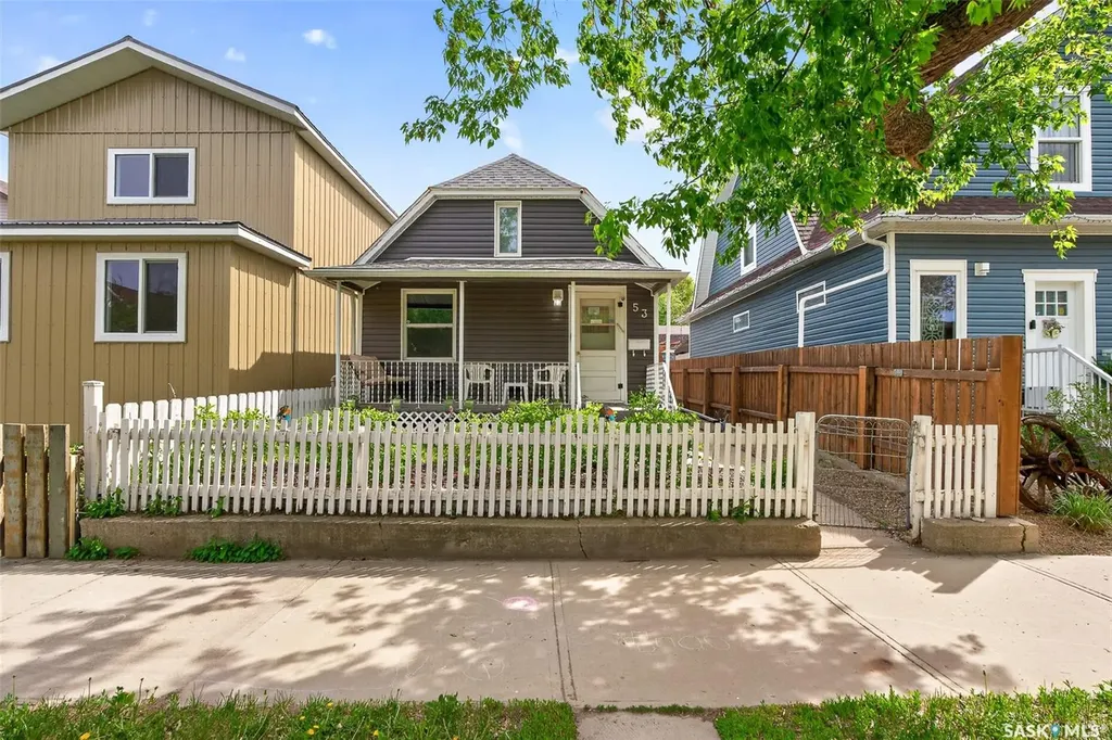 53 Lillooet Street E Moose Jaw SK S6H 4S3