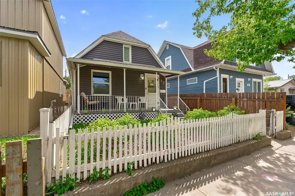 53 Lillooet Street E Moose Jaw SK S6H 4S3