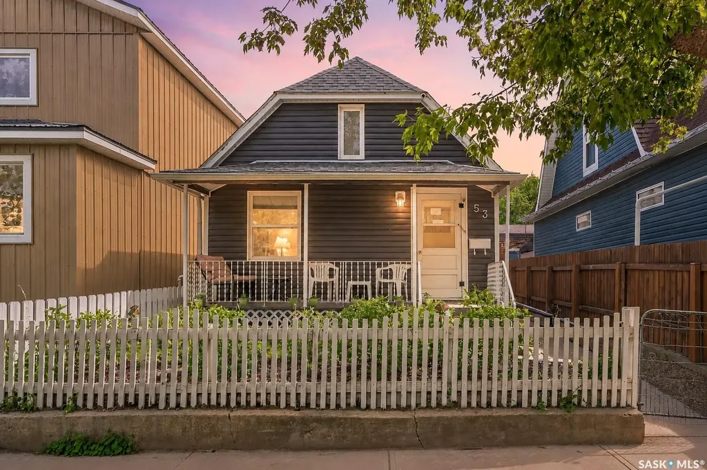 53 Lillooet Street E Moose Jaw SK S6H 4S3