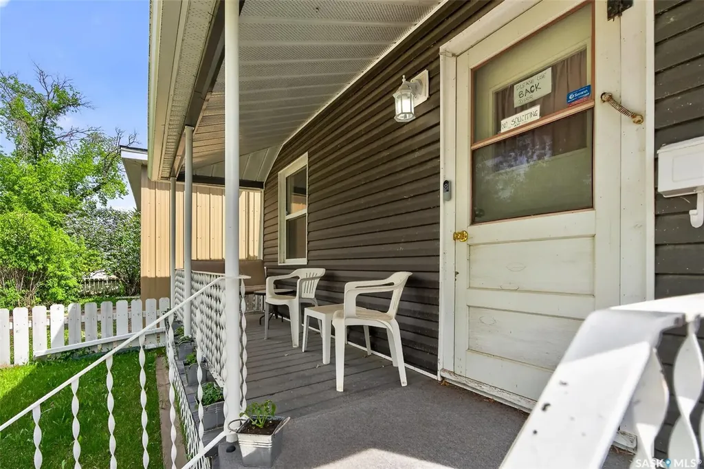 53 Lillooet Street E Moose Jaw SK S6H 4S3