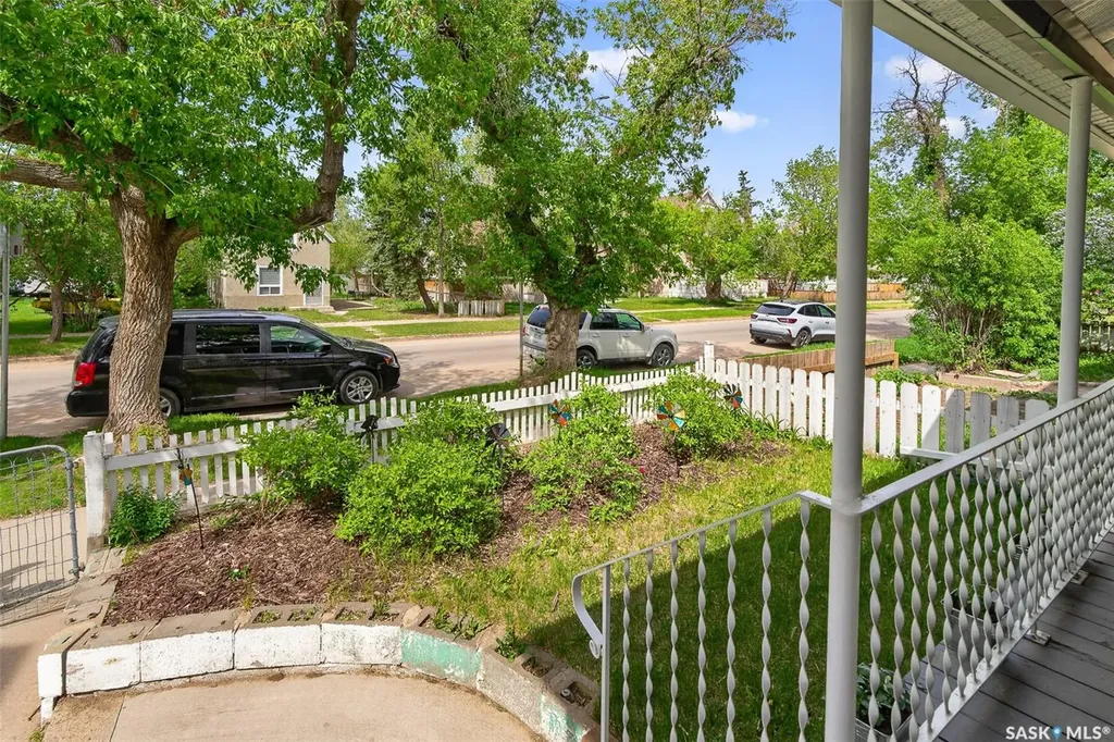53 Lillooet Street E Moose Jaw SK S6H 4S3