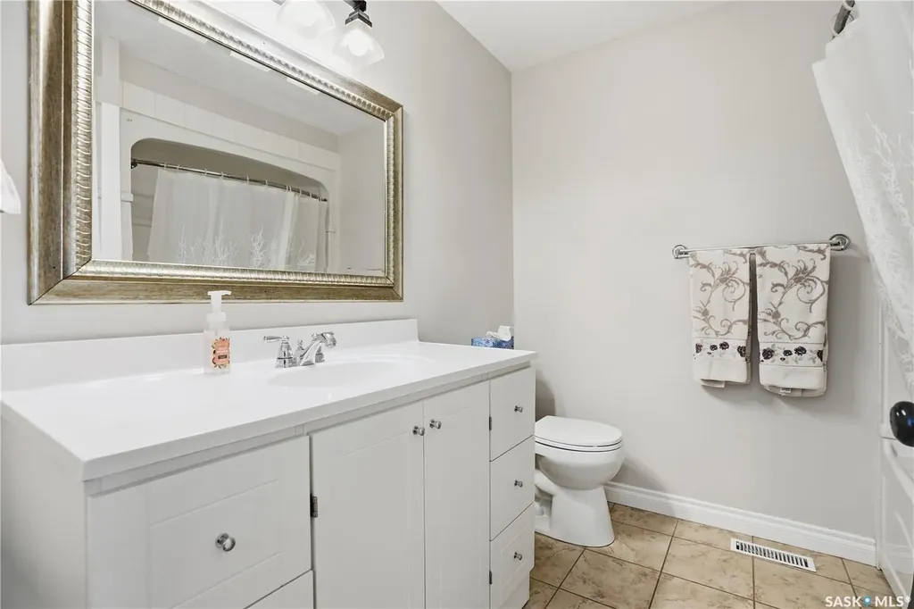 141 Queen Street Elbow SK S0H 1J0