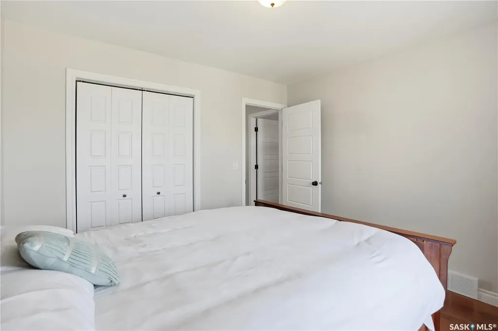 141 Queen Street Elbow SK S0H 1J0