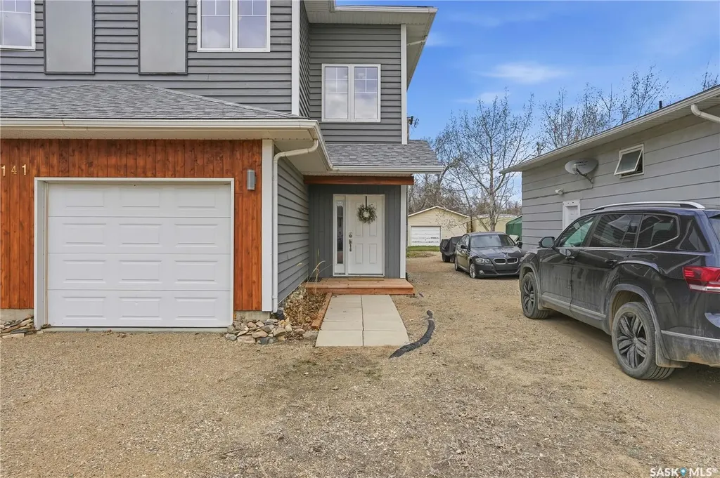 141 Queen Street Elbow SK S0H 1J0