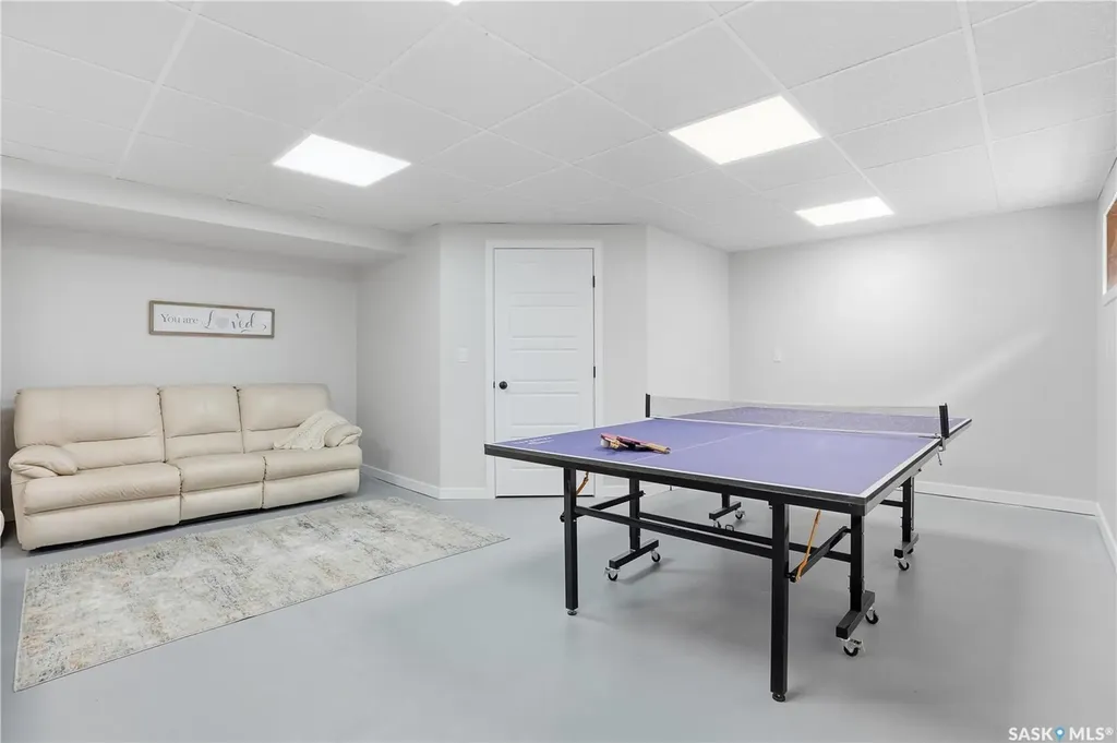 141 Queen Street Elbow SK S0H 1J0