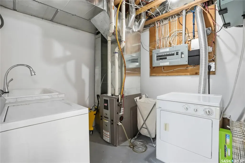 141 Queen Street Elbow SK S0H 1J0