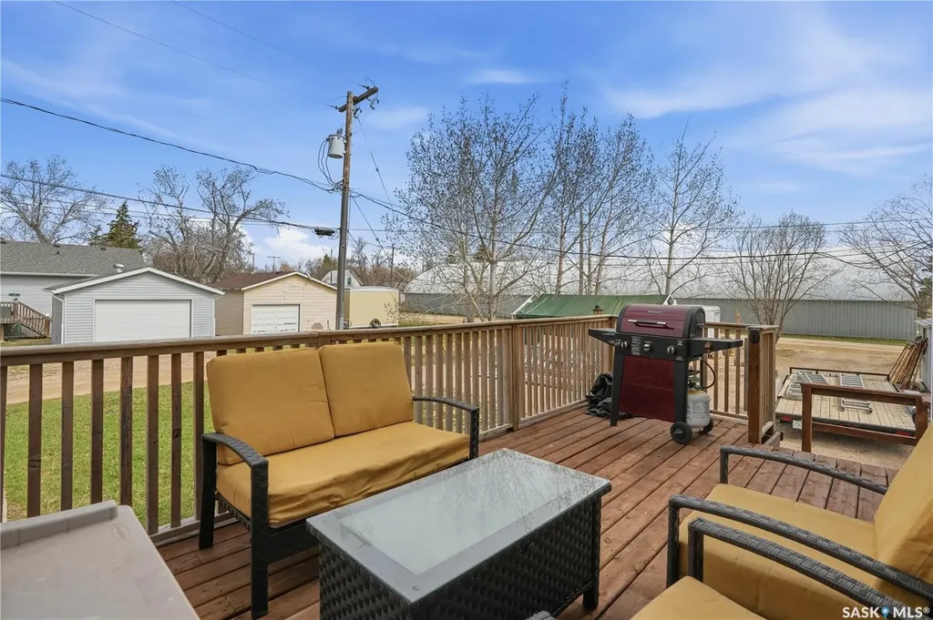 141 Queen Street Elbow SK S0H 1J0