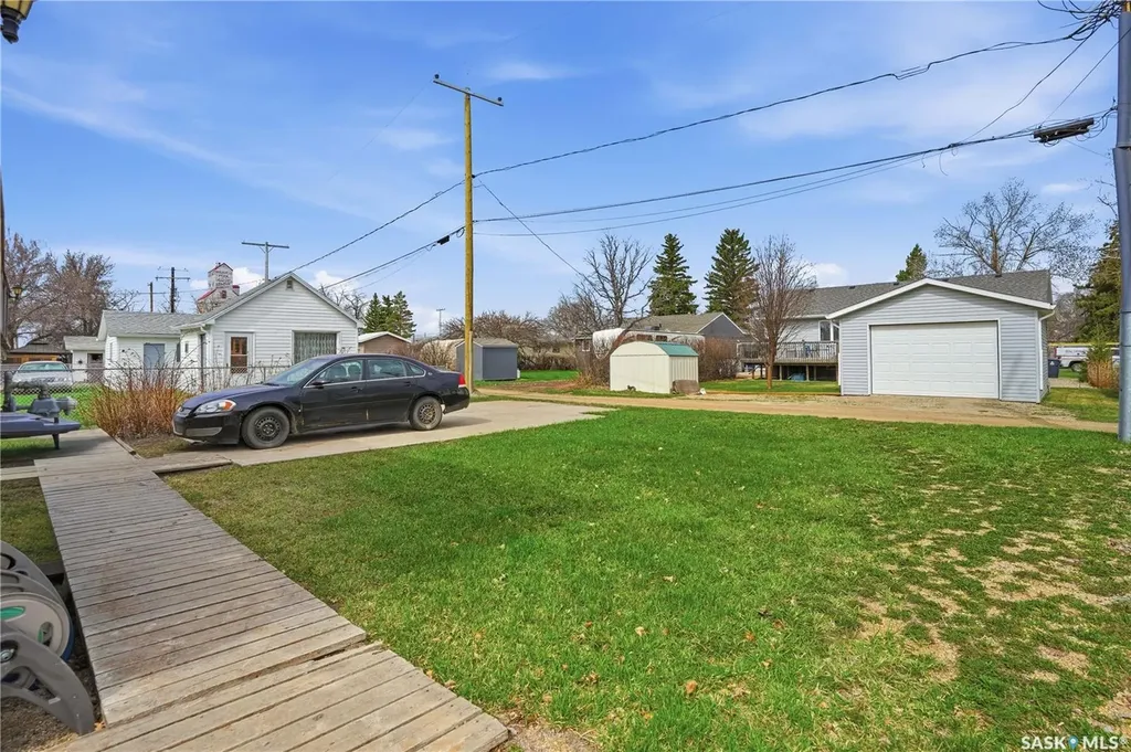 141 Queen Street Elbow SK S0H 1J0