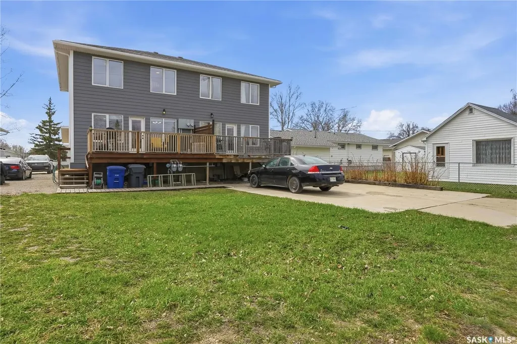 141 Queen Street Elbow SK S0H 1J0